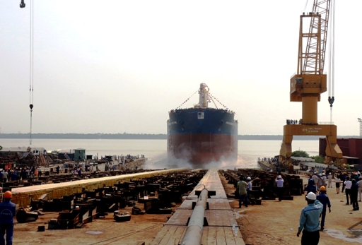 Công ty Đóng tàu Nam Triệu (SBIC) hạ thủy tàu hàng 56.200DWT - NT02 và đấu đà tàu hàng 56.200DWT- NT04